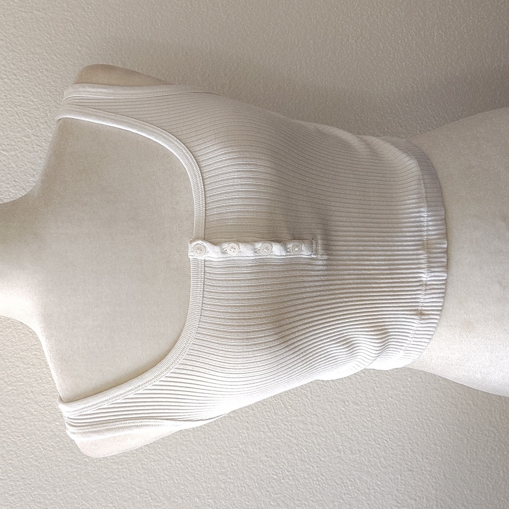 Uniqlo White Ribbed Crop Top with Buttons Size Small